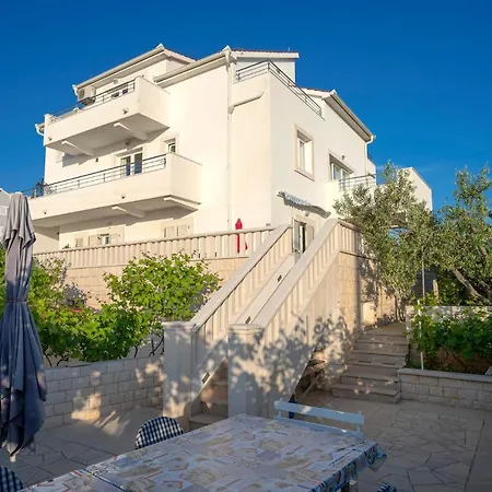 Fio - & 3* Hvar Town