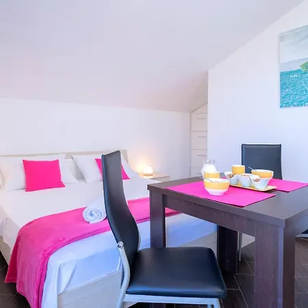 Fio - & Pensionat Hvar Town