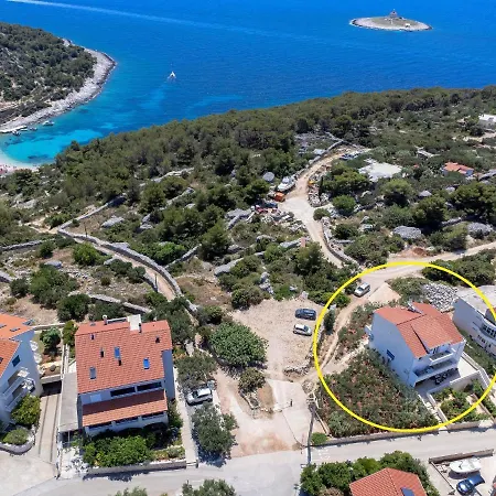 Fio - & Pensjonat Hvar Town