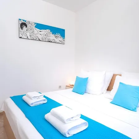 Fio - & 3* Hvar Town