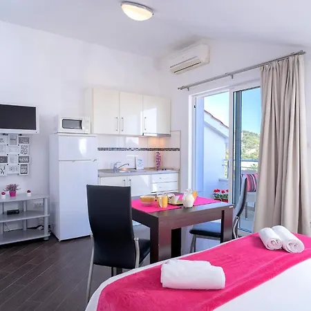 Fio - & 3* Hvar Town