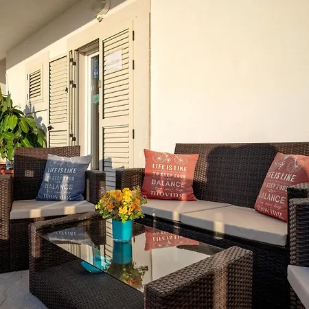 Fio - & 3* חוואר