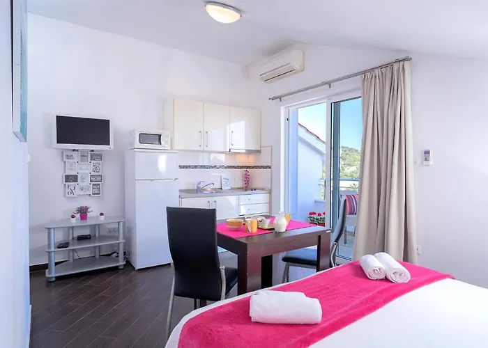 Fio - & 3* Hvar Town