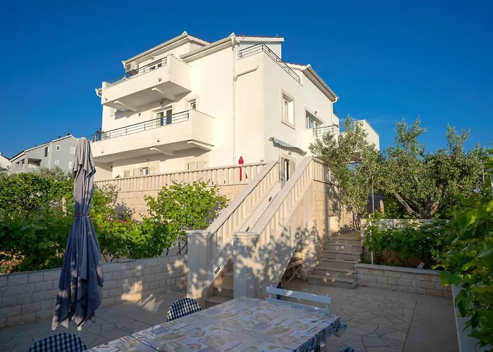 Fio - & 3* Hvar Town