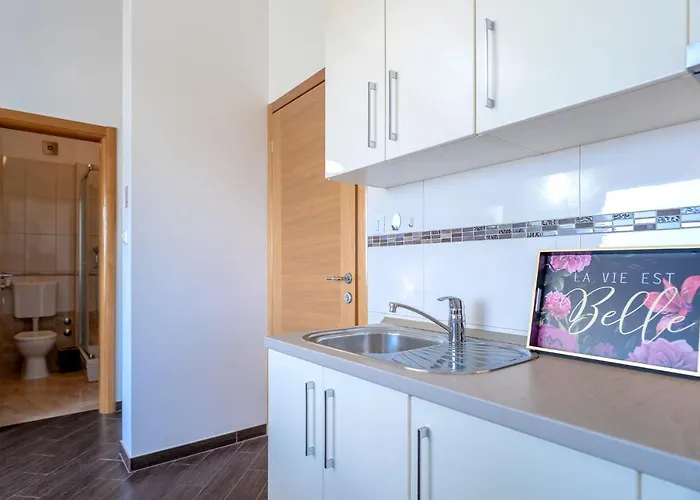 Fio - & 3* Hvar Town