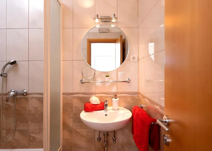 Fio - & 3* Hvar Town